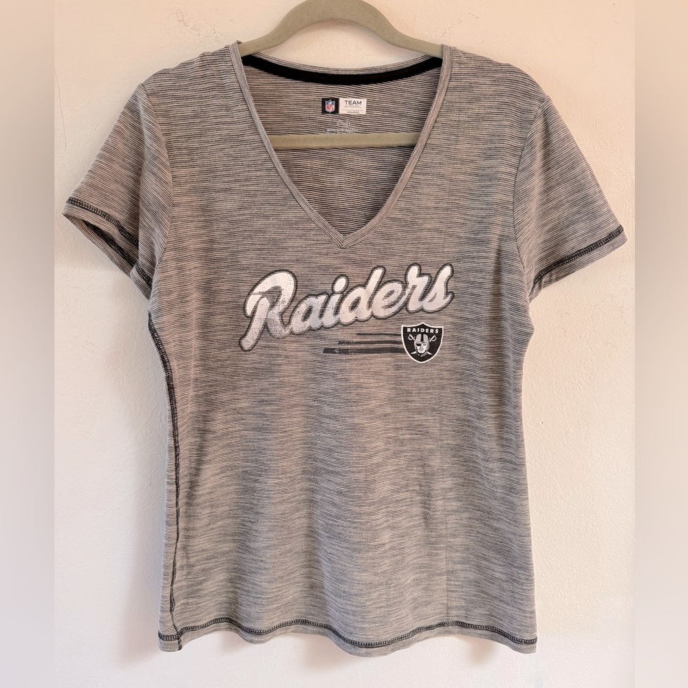 NFL Raiders women large V neck t-shirt
